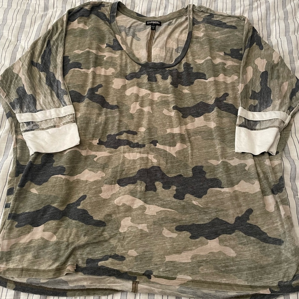 Express Camouflage Patterned oversized 3/4 sleeve top